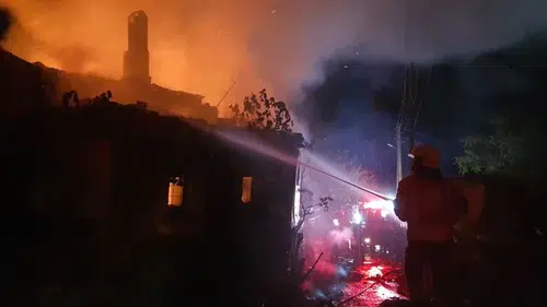Manisa'da ev yangını korkuttu