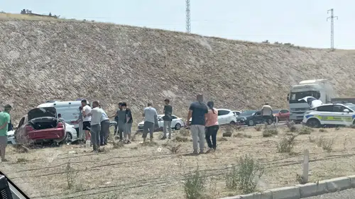 İki otomobil çarpıştı: 7 yaralı