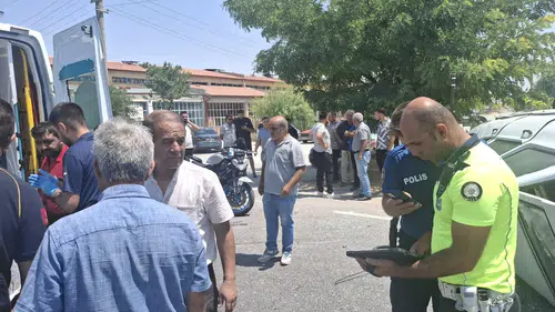 Motosiklet ile otomobil çarpıştı: 1’i ağır, 3 yaralı