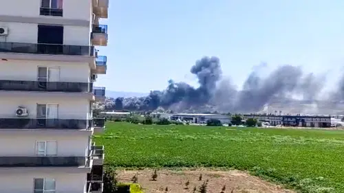 Manisa'da hurda deposunda yangın