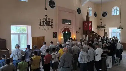 YUNUSEMRE RAHMET İÇİN ÜÇPINAR CAMİİNDE BULUŞTU