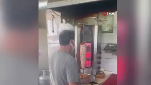 Dönercinin serinleme çabası gülümsetti