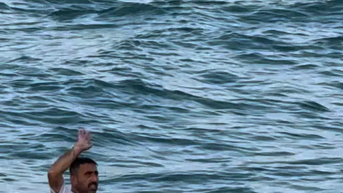 Polisten kaçarken denize sığındı