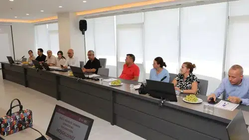 Üzüm rekoltesi için toplandılar
