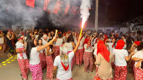 Manisalı kadınlar Şalvar Gecesinde coştu!