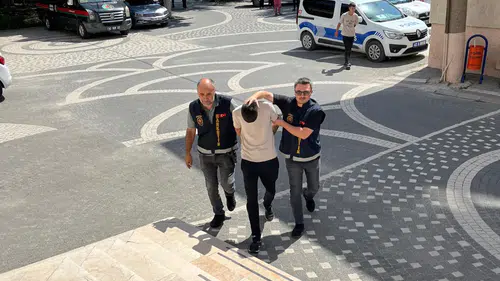 Uyuşturucu tacirleri polisten kaçamadı