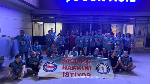 Manisa’da sağlıkçılar hakları için oturma eyleminde