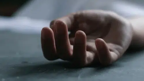 220 kiloluk kadın eşinin üstüne düştü eşinin sonu oldu