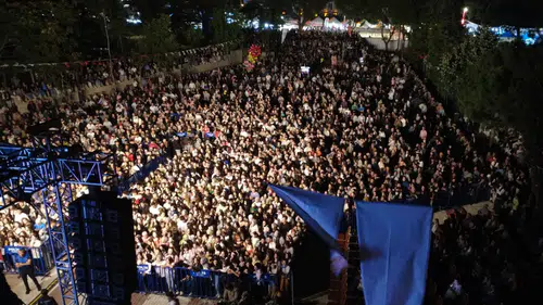 Demirci Kurtuluş Festivali'nde Merve Özbey sahne aldı