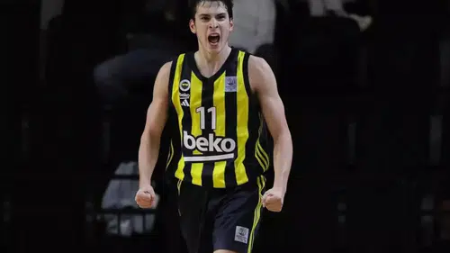 ''Bu bir veda değil, yeni bir başlangıç'' diyerek Fenerbahçe'den ayrıldığını duyurdu
