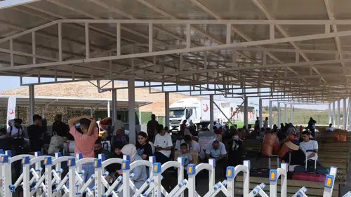 Türk vatandaşların Suriye'ye geçiş dönemi başladı