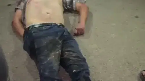 Seyir halindeki kamyonetin kasasından düştü