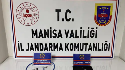 Manisa'da şüphelilerin üzerinden uyuşturucu madde çıktı