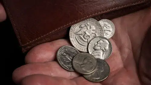 Cebinde bulduğu bozuk paranın değeri 11 milyon TL çıktı