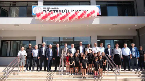 Manisa'nın o ilçesi yeni okuluna kavuştu