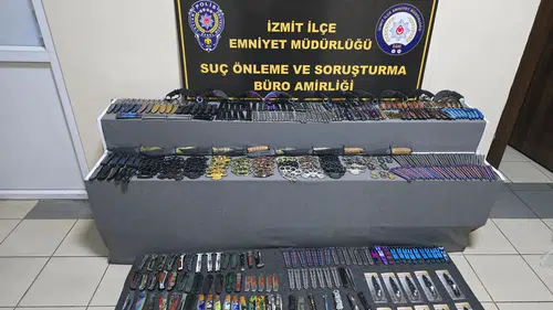 Yüzlerce ruhsatsız delici ve kesici alet ele geçirildi