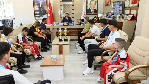 İl Müdürü Öztürk, Başarılı Kick Boks Sporcularını Ödüllendirdi