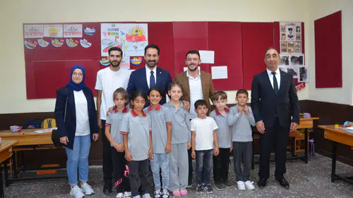 TKDK öğrencilere çanta ve kırtasiye malzemesi dağıttı