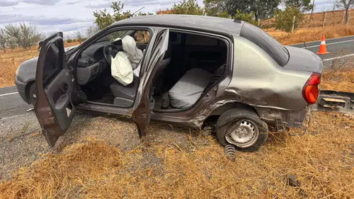 İki otomobil çarpıştı: 3 yaralı