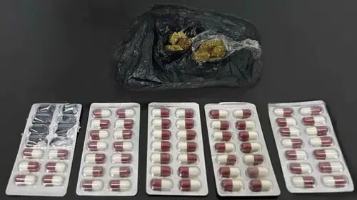 Şüphelilerin üstünden uyuşturucu madde çıktı