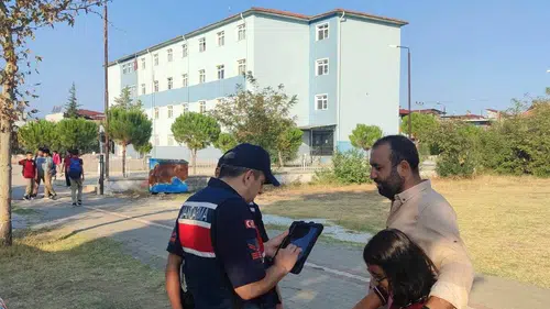 Manisa'da okul önlerinde huzur denetimi
