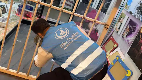 Gençler Ahilik Haftasında esnafa "siftah parası" dağıttı