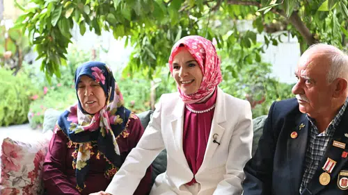 Bakan Göktaş Kıbrıs Gazisi ve eşini ziyaret  etti