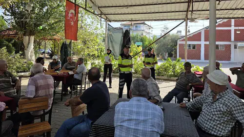 Manisa'da jandarma çiftçilere ROPS sistemini anlattı