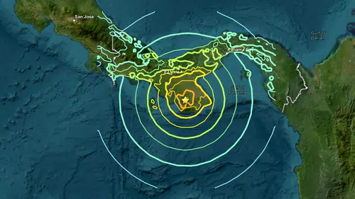 Panama'da 7.7 büyüklüğünde şiddetli depremin ardından Katedral çöktü!