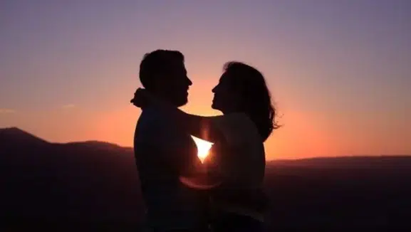 Çekiciliğin sırrı sadece dış görünüşte değil: İlişki uzmanları 6 özelliğe dikkat çekti