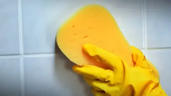 Kararan derzler için etkili yöntem ortaya çıktı: Banyo ve mutfakta beyaz görünüm geri gelebilir