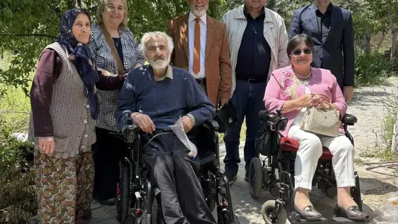 Bedensel engellilere akülü araba desteği