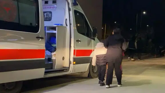 Tavuk döner yiyen 25 kişi zehirlendi