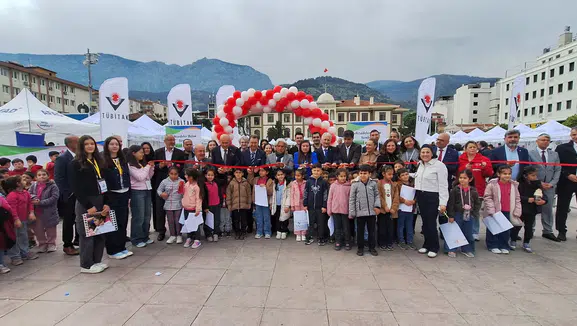 Şehzadeler’de “Bilim Şenliği” ile öğrenciler geleceğe hazırlanıyor