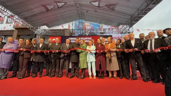 CHP Genel Başkanı Özgür Özel Manisa’da toplu açılış törenine katıldı