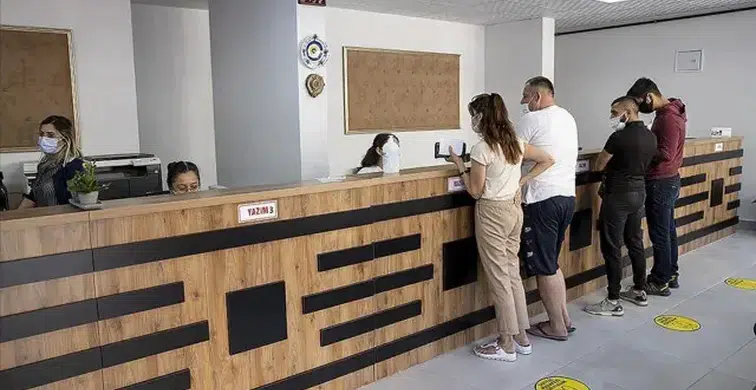 29 Ekim'de bankalar ve noterler açık mı? Resmi tatil öncesi işlem yapacaklar dikkat