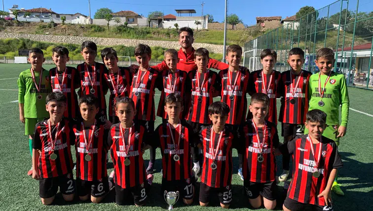 Yıldızspor 45 FK’dan gururlandıran üçüncülük!