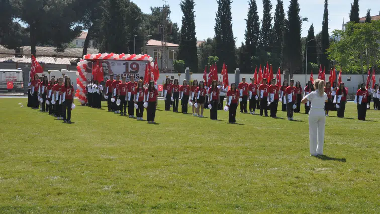 Manisa'nın ilçelerinde 19 Mayıs coşkuyla kutlandı