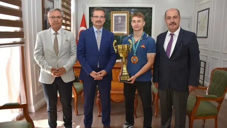 Kaymakam Güldoğan, Kickboks Dünya Şampiyonunu ağırladı