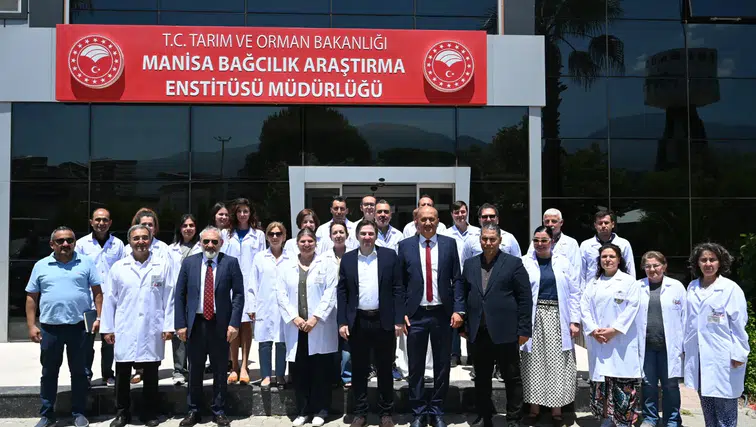 BAKAN YARDIMCISI BAĞCILIK ARAŞTIRMA ENSTİTÜSÜNÜ İNCELEDİ