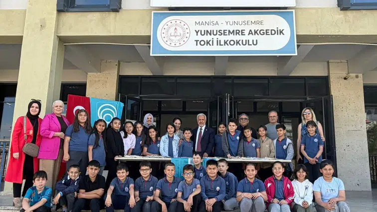 Manisa’da Köy Okullarına Kitap Desteği Sürüyor