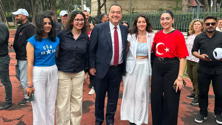 Üniversiteli Kadın Meclisi üniversiteli genç kadınlara yardımcı oluyor
