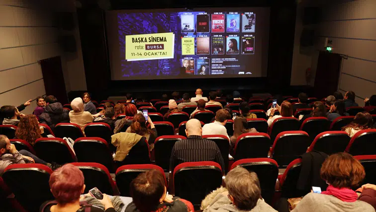 Sinema izleyenlerin sayısı azalıyor!