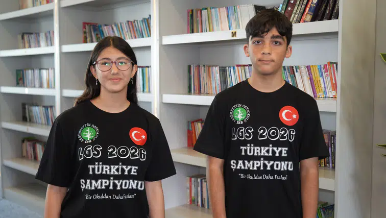 LGS'de 500 tam puan alan 3 öğrenci aynı okuldan çıktı
