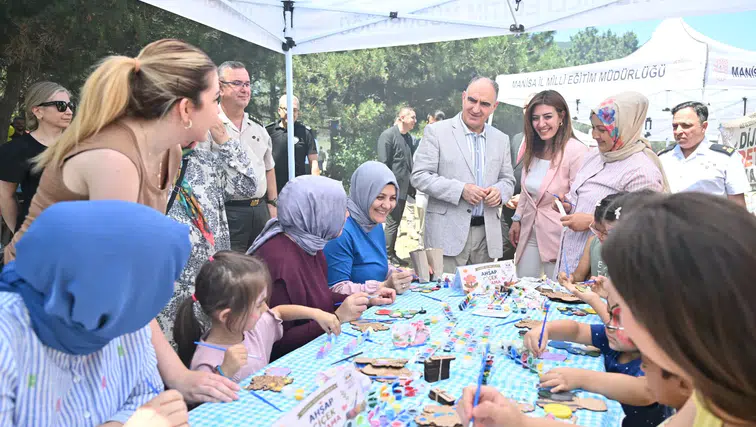Vali Özkan koruyucu ailelerle buluştu