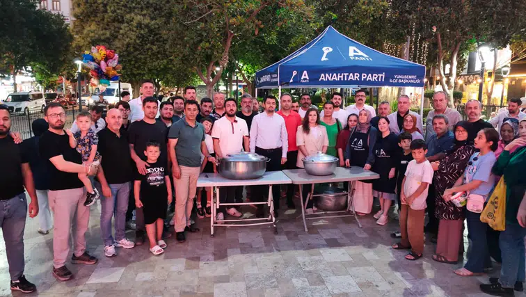 Anahtar Parti Manisa'da aşure hayrı gerçekleştirdi