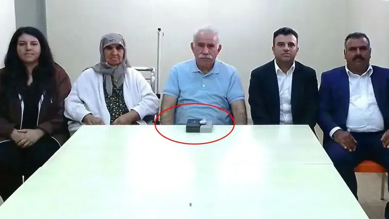 Masanın üstündeki kutular ne çıktı?