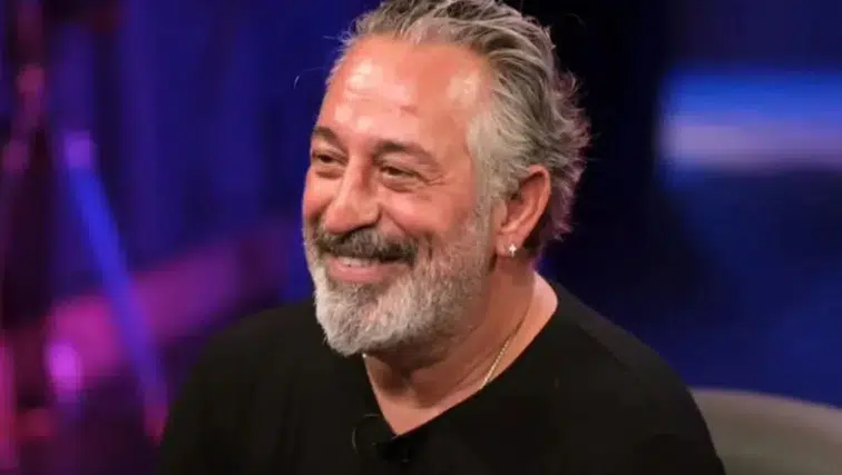 Cem Yılmaz Bastonu Bıraktı: “Kendim Yürüyorum”