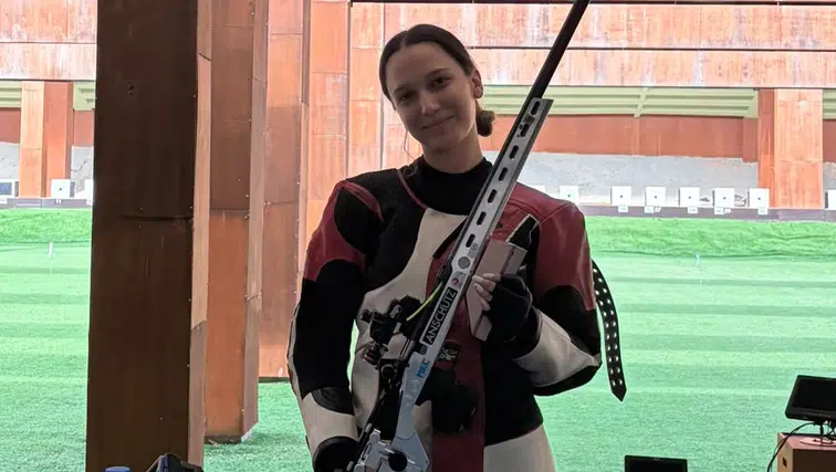 Manisalı milli sporcu İrem Denktaş’tan Türkiye rekoru üstü atış