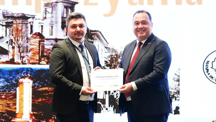 Manisa’nın 30 yıllık yakın tarihine akademisyenlerin çalışmalarıyla ışık tutuldu